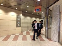 ラーメン屋さんを右手にし進みます。
