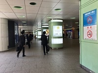 そのまま地下道を直進して下さい。<br>この時、左手には地下ロータリーが見えます。