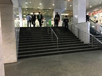 階段を上がると、